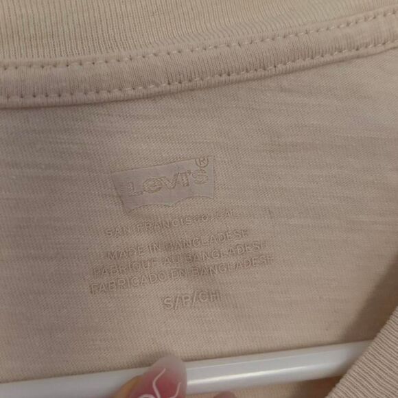 Levi's Crop Top Badlands National Park South Dakota - Picture 6 of 6